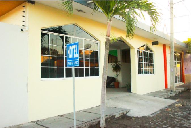 Hotel Pacific Tecoman Bagian luar foto