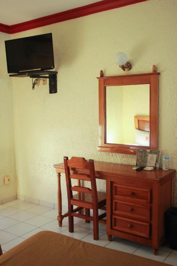 Hotel Pacific Tecoman Bagian luar foto
