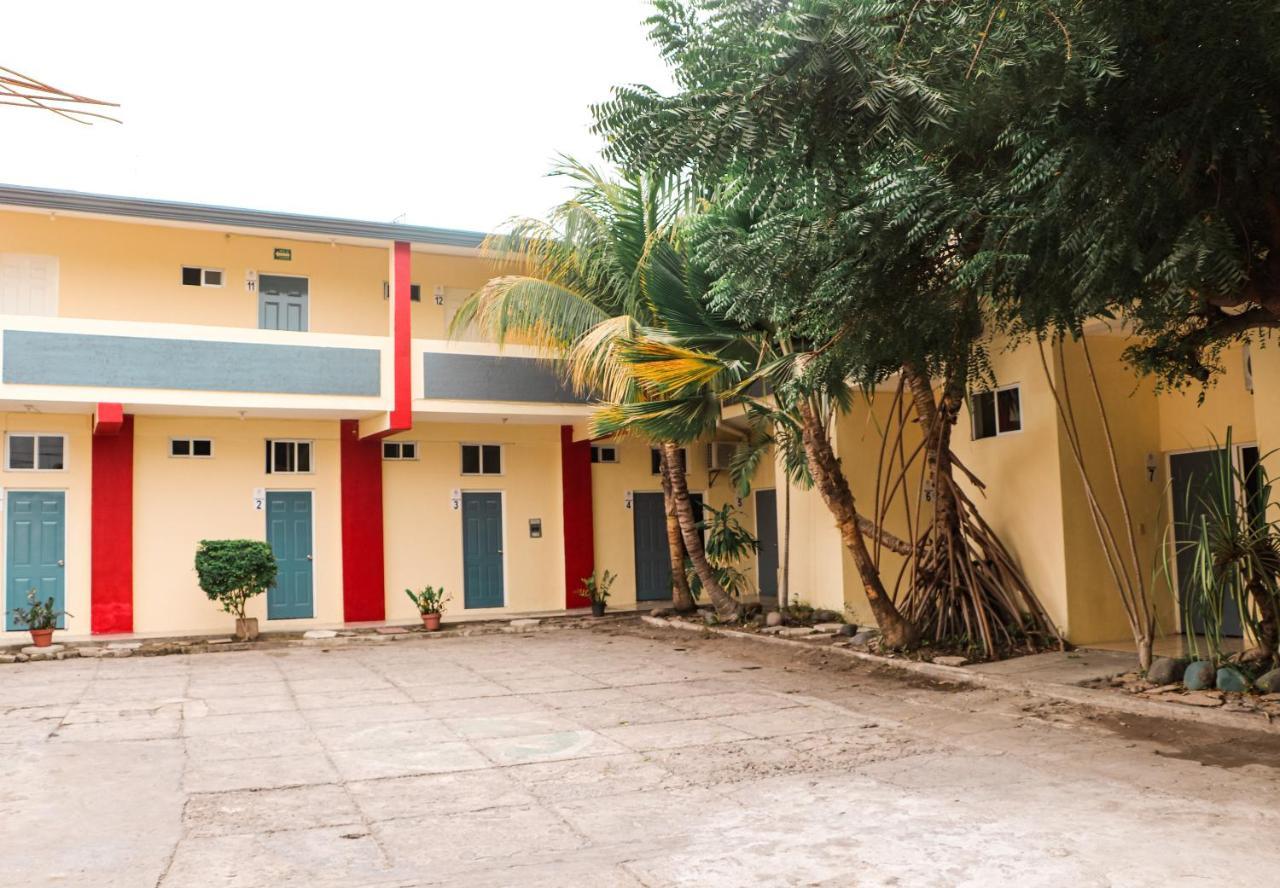 Hotel Pacific Tecoman Bagian luar foto