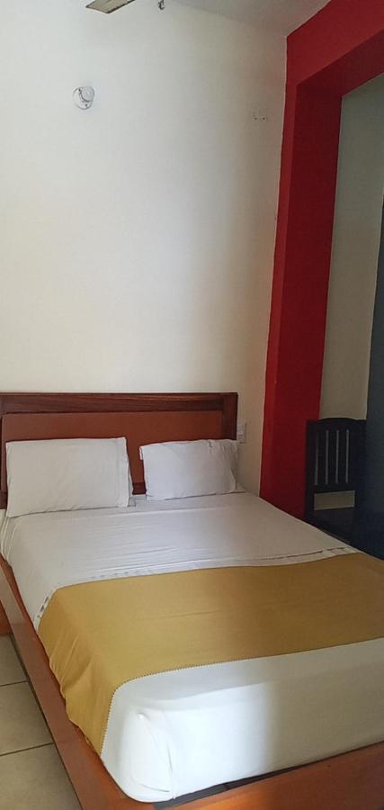 Hotel Pacific Tecoman Bagian luar foto